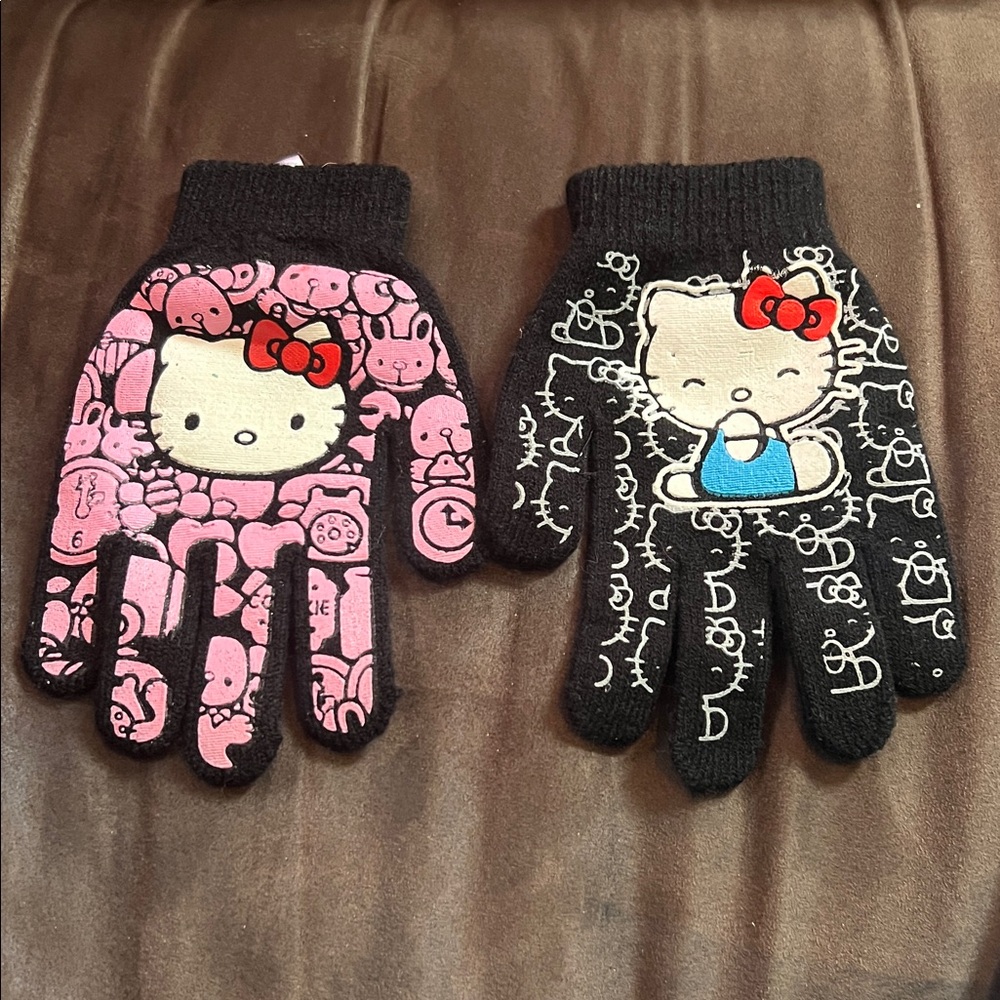 Hello kitty gloves